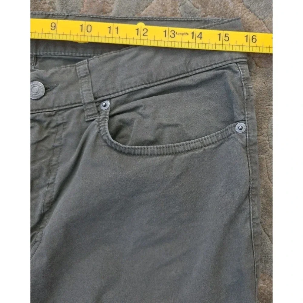 Oakley‎ Men's Khaki/Gray Custom Fit Pants Size 31. SLIM FIT